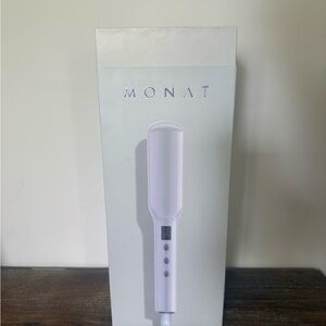 Monat Hair Straightener in White
